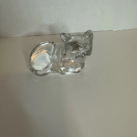 Crystal clear glass cat figurine. Not branded. Approx. 2 1/2” tall. - Picture 3 of 3